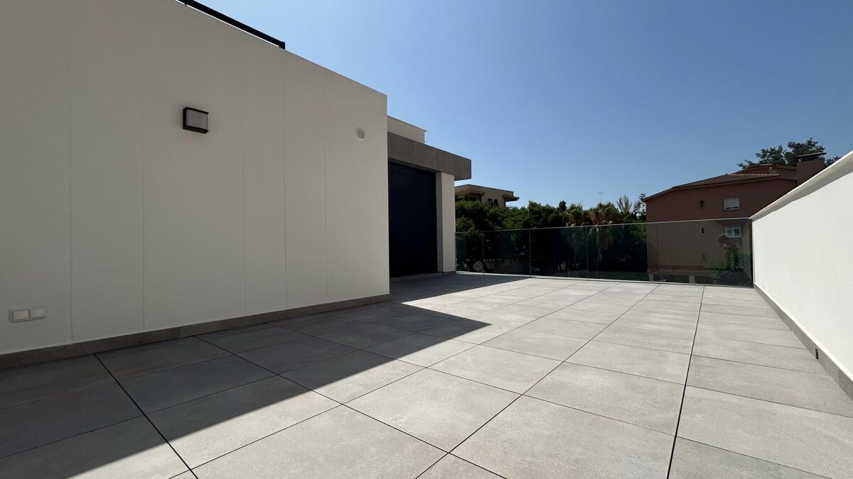 Townhouse with 3 bedrooms, 252m² in Малага, Spain [ID: 0137-SP1553]