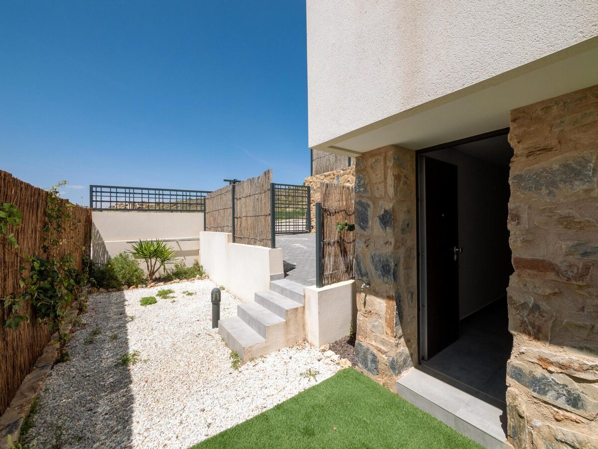 Villa with 4 bedrooms, 235m² in Algorfa, Spain [ID: 0137-N9818]