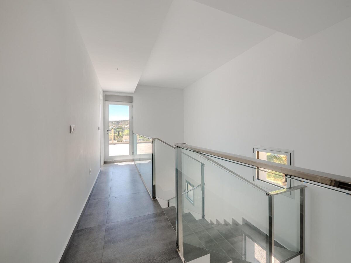 Villa with 4 bedrooms, 235m² in Algorfa, Spain [ID: 0137-N9818]