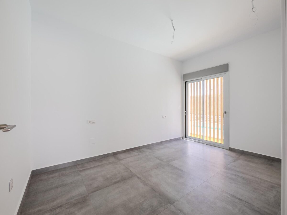 Villa with 4 bedrooms, 235m² in Algorfa, Spain [ID: 0137-N9818]