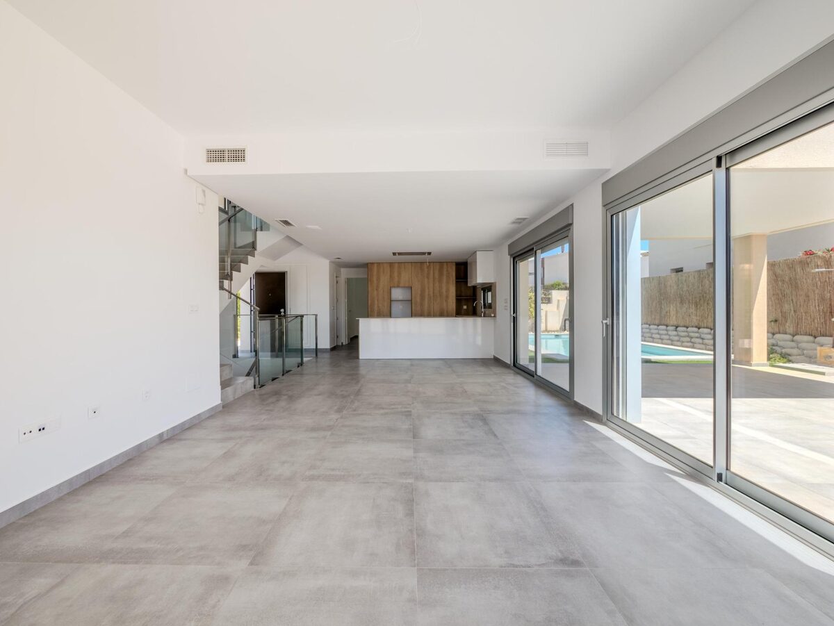 Villa with 4 bedrooms, 235m² in Algorfa, Spain [ID: 0137-N9818]