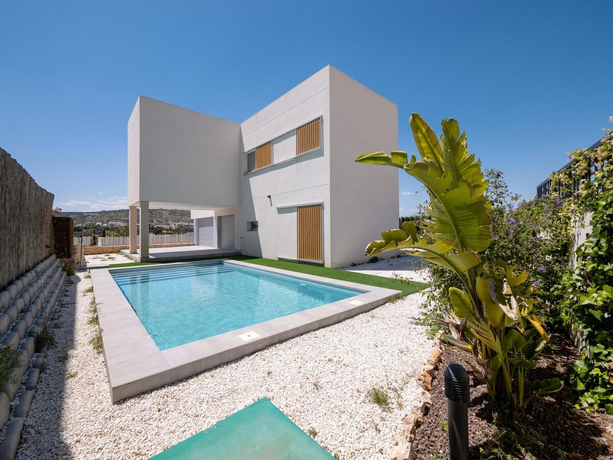 Villa with 4 bedrooms, 235m² in Algorfa, Spain [ID: 0137-N9818]
