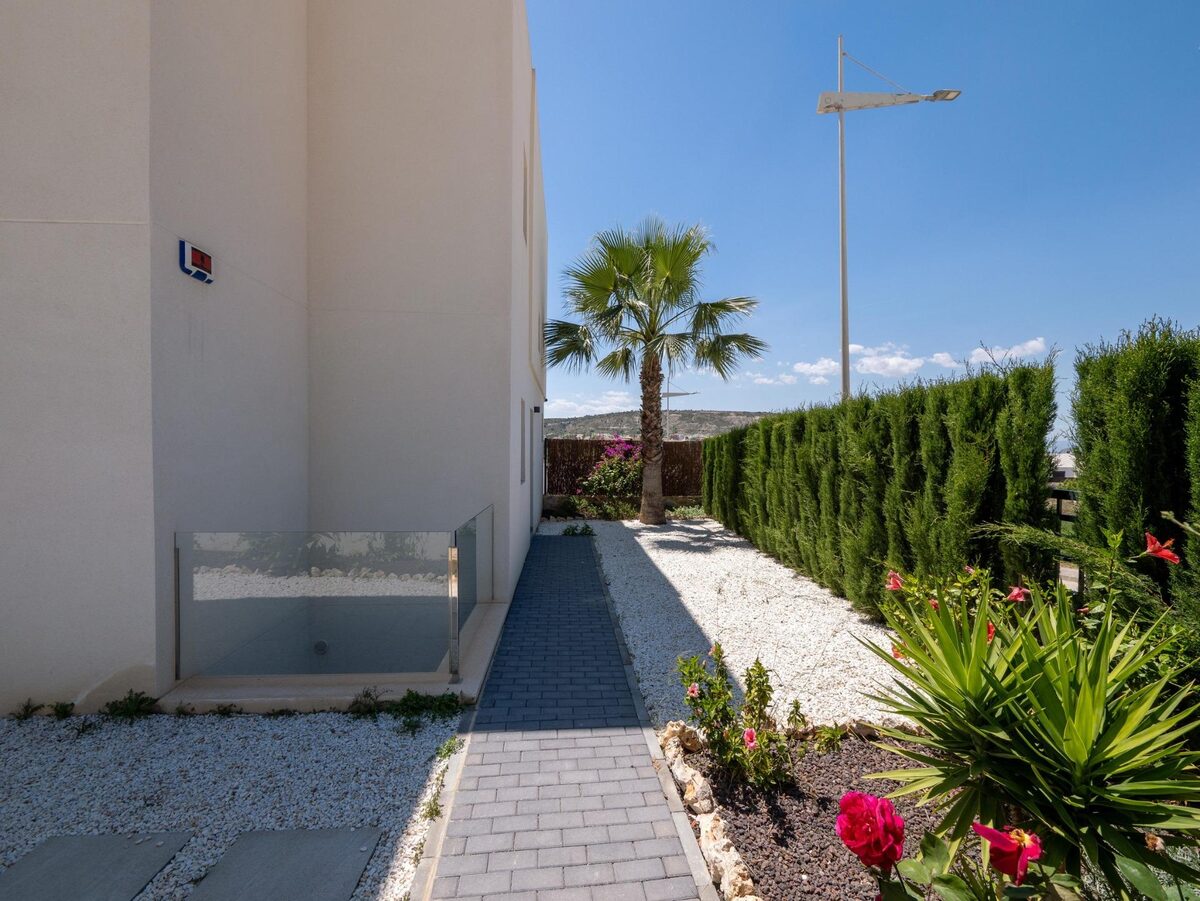 Villa with 4 bedrooms, 235m² in Algorfa, Spain [ID: 0137-N9818]