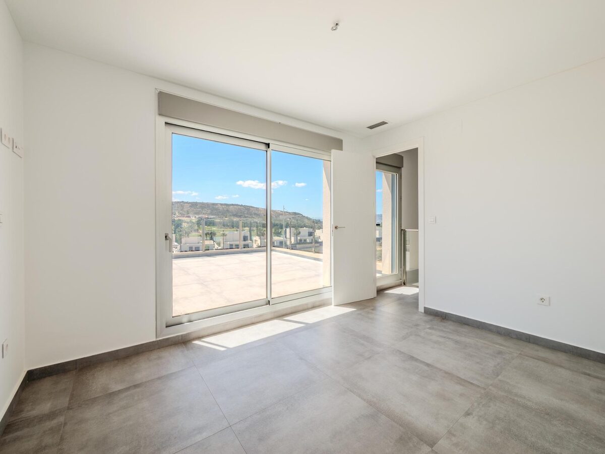 Villa with 4 bedrooms, 235m² in Algorfa, Spain [ID: 0137-N9818]