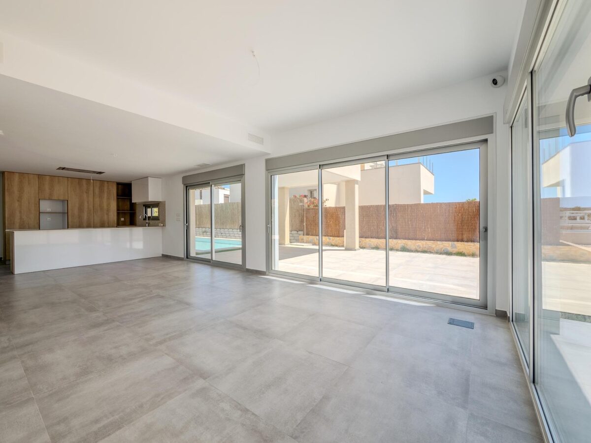 Villa with 4 bedrooms, 235m² in Algorfa, Spain [ID: 0137-N9818]