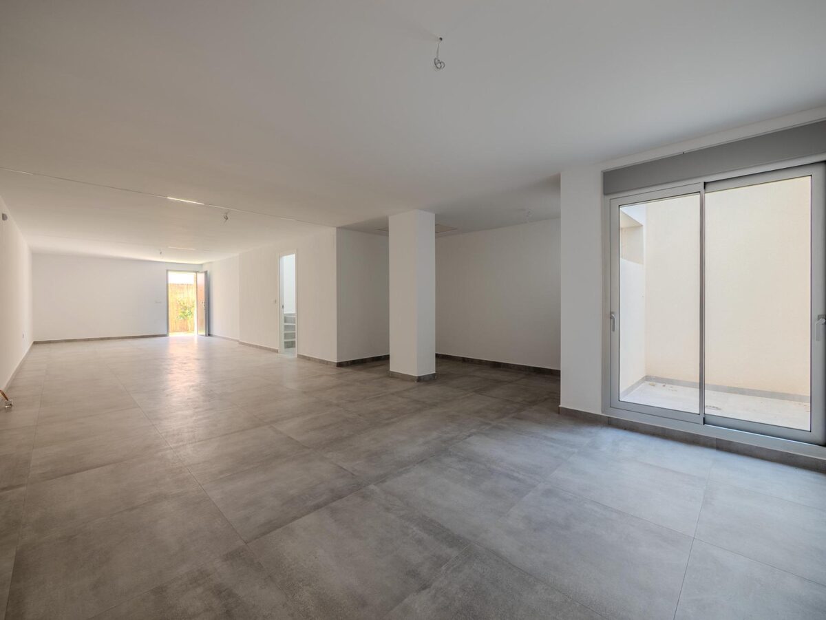 Villa with 4 bedrooms, 235m² in Algorfa, Spain [ID: 0137-N9818]