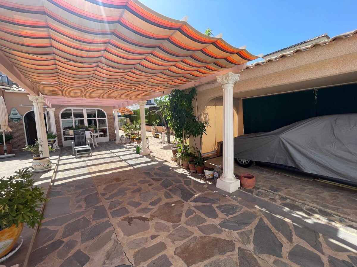 Вілла з 4 спальнями, 180м² в Кабо Роіг, Іспанія [ID: 0150-LS-1808]