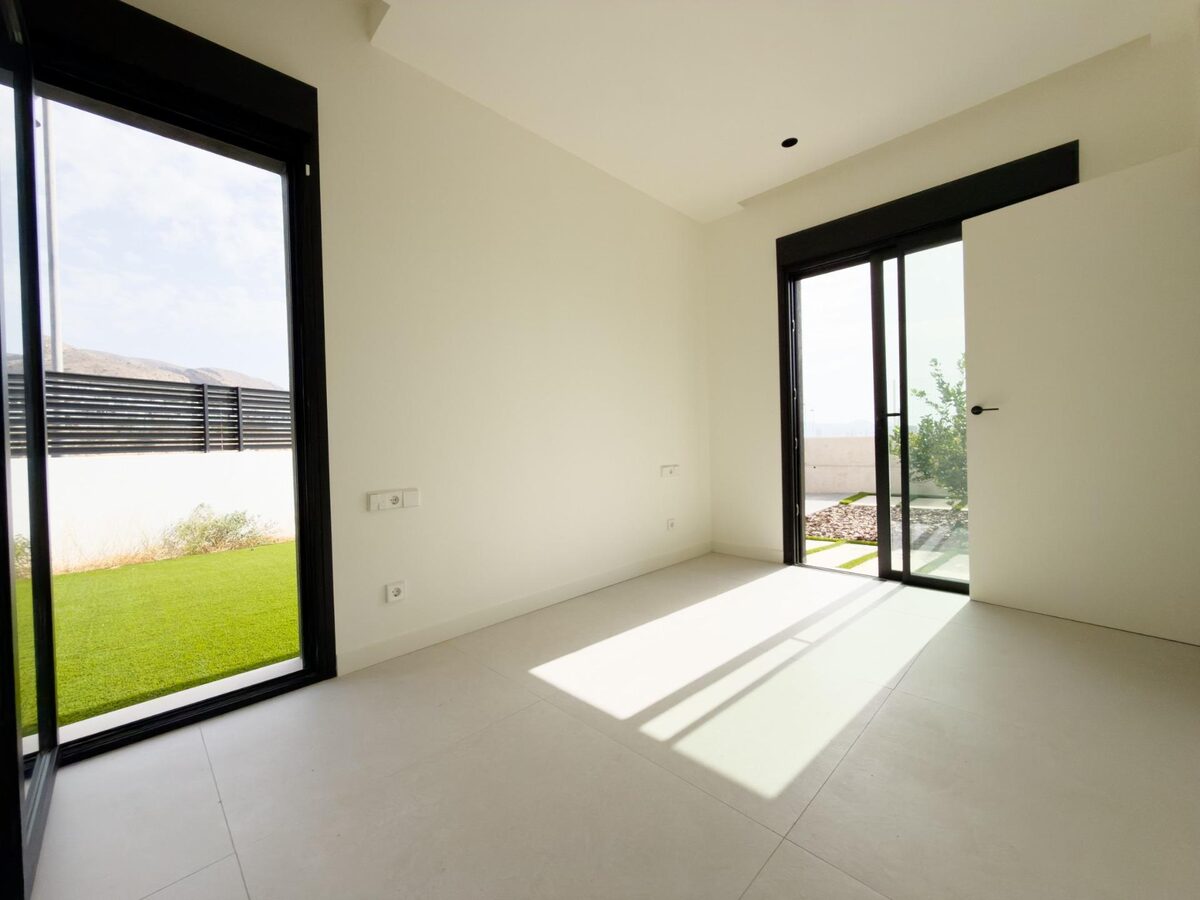 Вилла с 4 спальнями, 195м² в Финестрат, Испания [ID: 0137-N9985]
