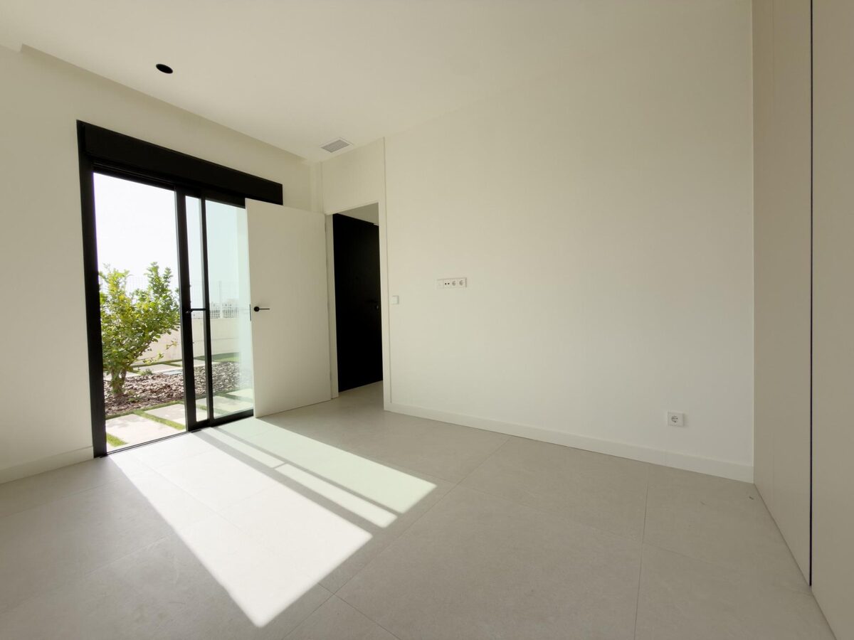 Вилла с 4 спальнями, 195м² в Финестрат, Испания [ID: 0137-N9985]