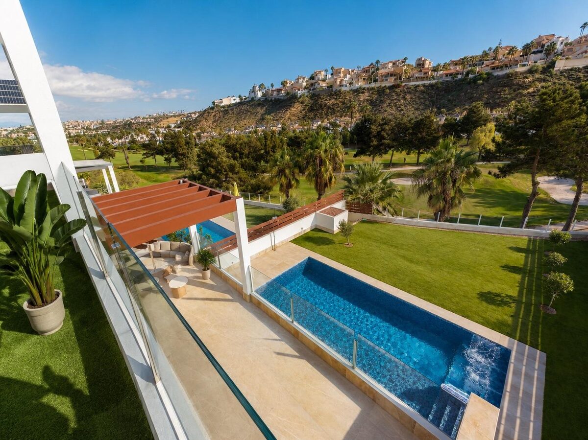 Willa z 4 sypialniami, 260m² w Рохалес, Hiszpania [ID: 0137-N9986]
