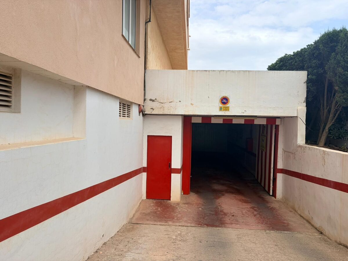 Гараж с 1 спальней, 8м² в Пунта Прима, Испания [ID: 0150-LS-0209]