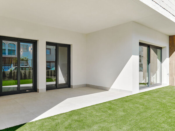Bungalow in Torrevieja, Spain, 102m² - image 2