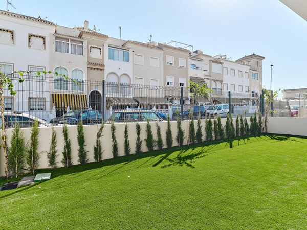 Bungalow in Torrevieja, Spain, 102m² - image 6