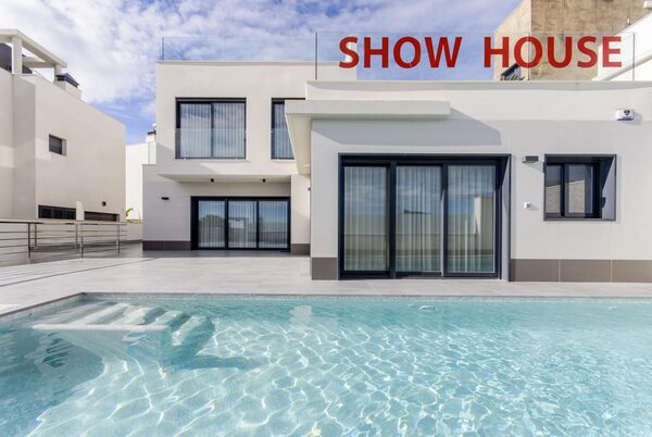 Villa in San Miguel de Salinas, Spain, 194m² - image 2