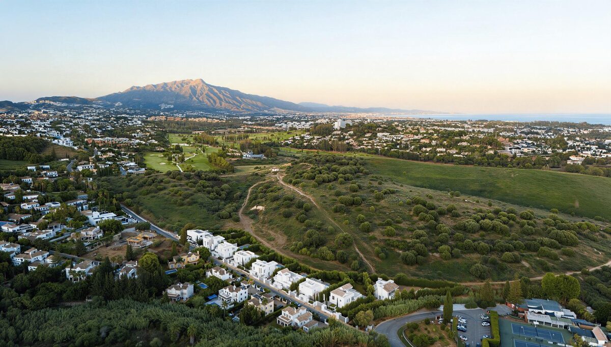 Villa with 4 bedrooms, 383m² in Estepona, Spain [ID: 0137-SP1890]