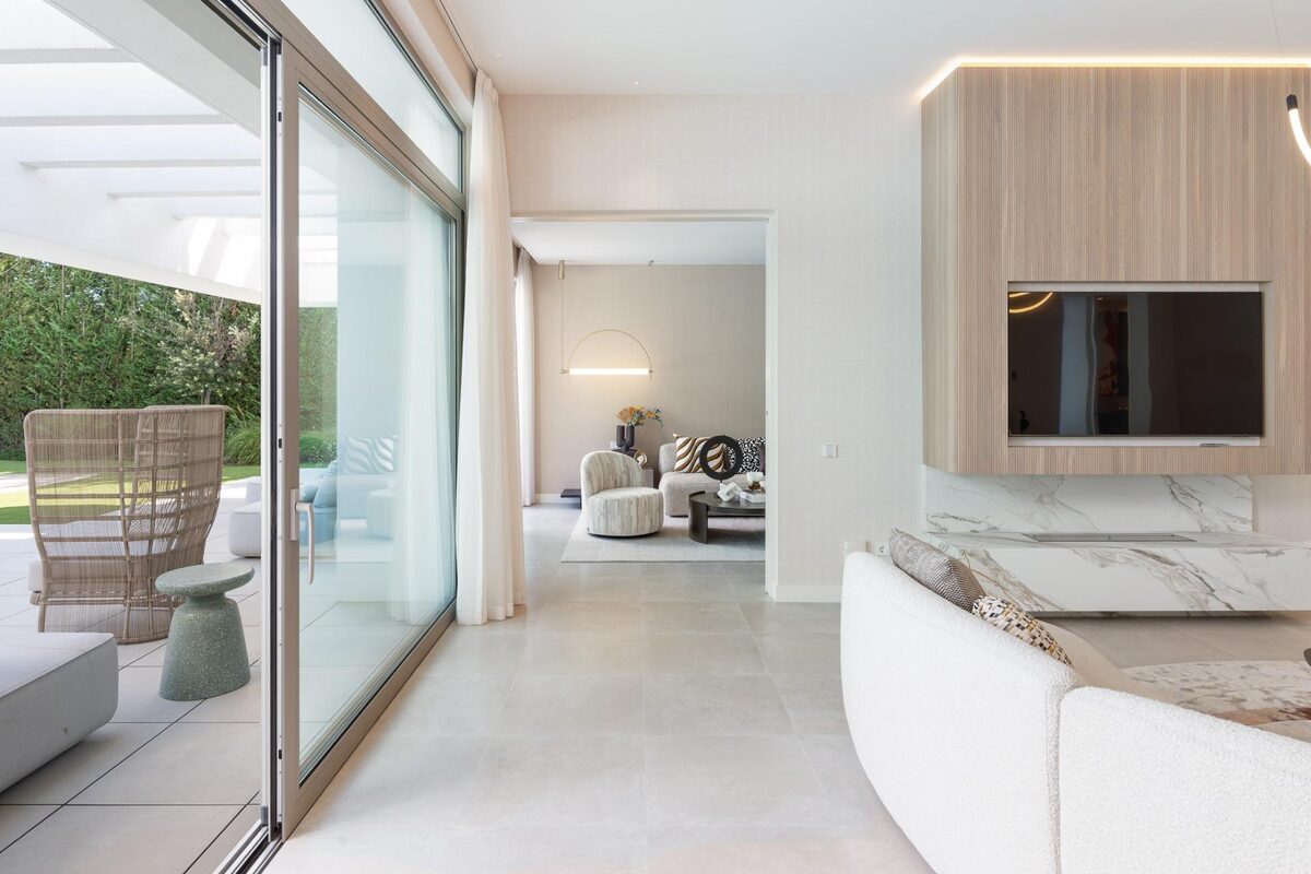 Villa with 4 bedrooms, 383m² in Estepona, Spain [ID: 0137-SP1890]