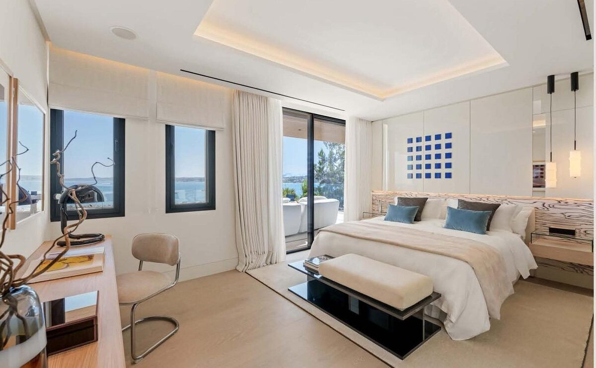 Apartment with 4 bedrooms, 274m² in Estepona, Spain [ID: 0137-SP1883]