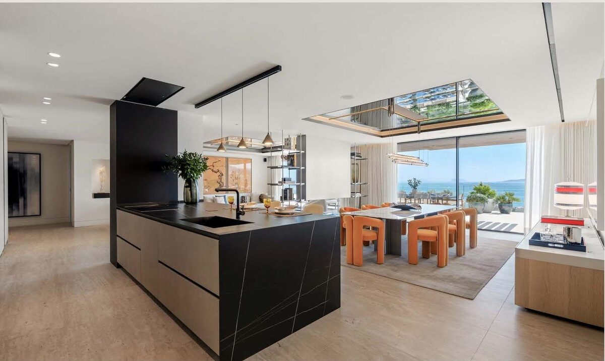 Apartment with 4 bedrooms, 274m² in Estepona, Spain [ID: 0137-SP1883]