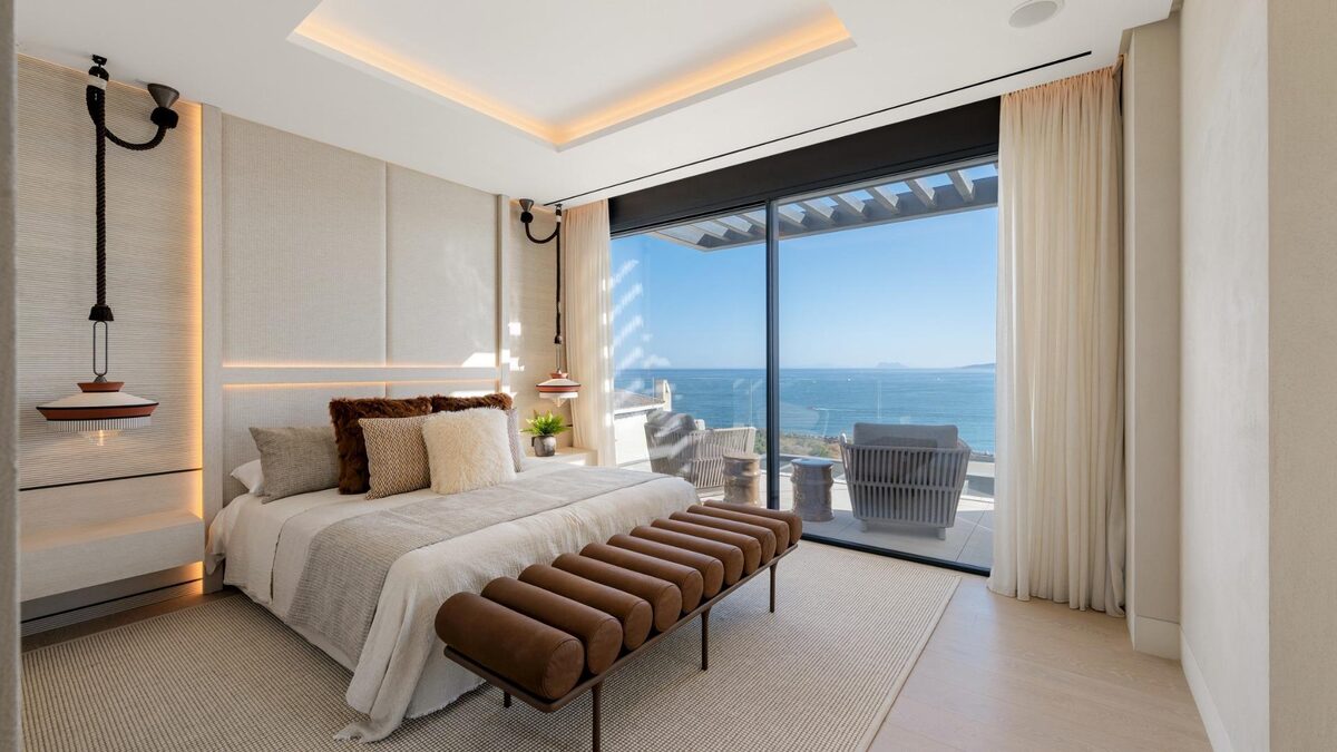 Apartment with 3 bedrooms, 160m² in Estepona, Spain [ID: 0137-SP1881]