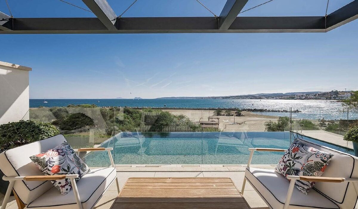 Apartment with 3 bedrooms, 160m² in Estepona, Spain [ID: 0137-SP1881]