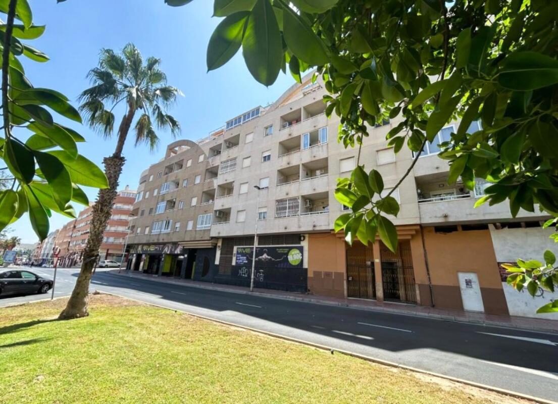 Apartament z 2 sypialniami, 63m² w Torrevieja, Hiszpania [ID: 0152-637021]