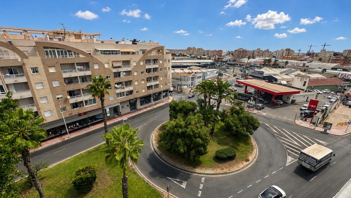 Apartament z 2 sypialniami, 63m² w Torrevieja, Hiszpania [ID: 0152-637021]
