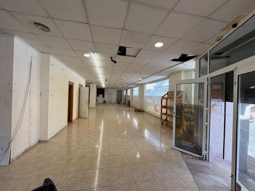 Przestrzeń komercyjna, 496m² w Torrevieja, Hiszpania [ID: 0152-633577]