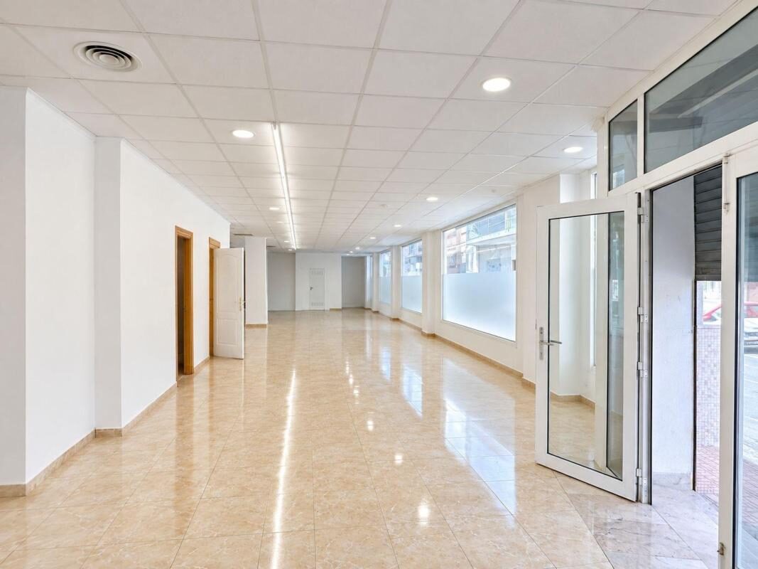 Przestrzeń komercyjna, 496m² w Torrevieja, Hiszpania [ID: 0152-633577]