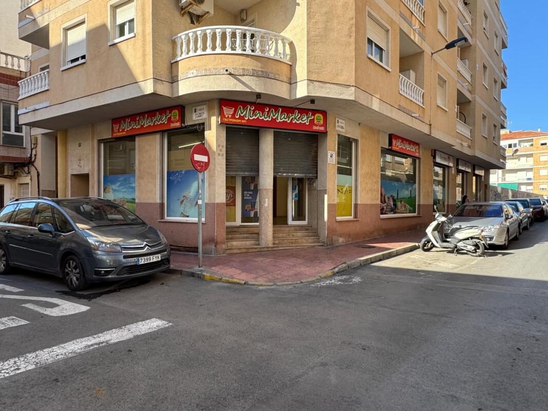 Przestrzeń komercyjna, 496m² w Torrevieja, Hiszpania [ID: 0152-633577]