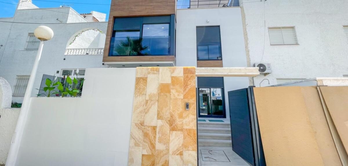 Townhouse with 3 bedrooms, 160m² in Torrevieja, Spain [ID: 0152-630254]