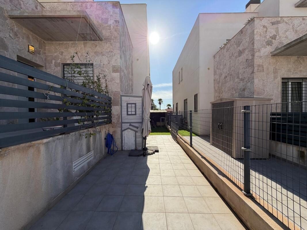 Townhouse with 3 bedrooms, 197m² in Torrevieja, Spain [ID: 0152-622316]