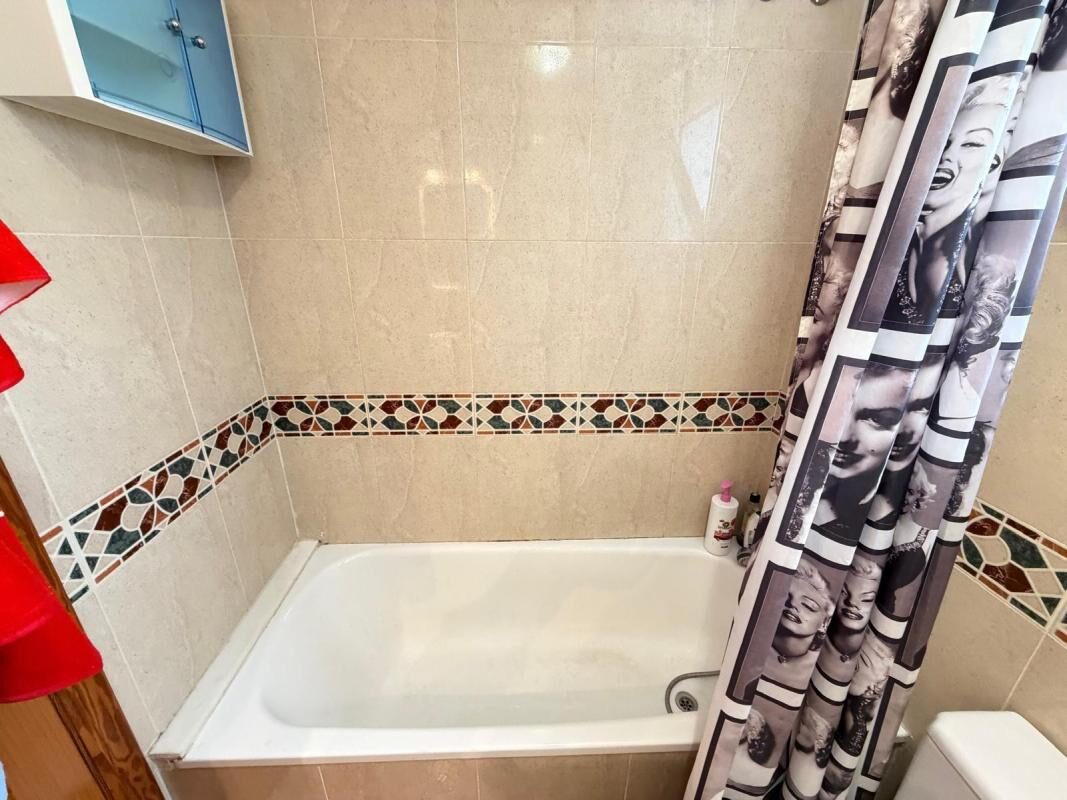 Apartament z 2 sypialniami, 63m² w Torrevieja, Hiszpania [ID: 0152-618024]