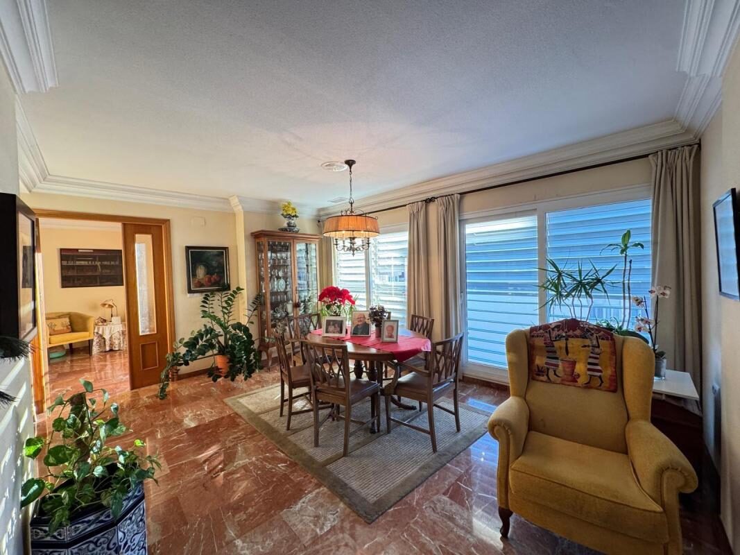 Apartment with 4 bedrooms, 256m² in Torrevieja, Spain [ID: 0152-618023]