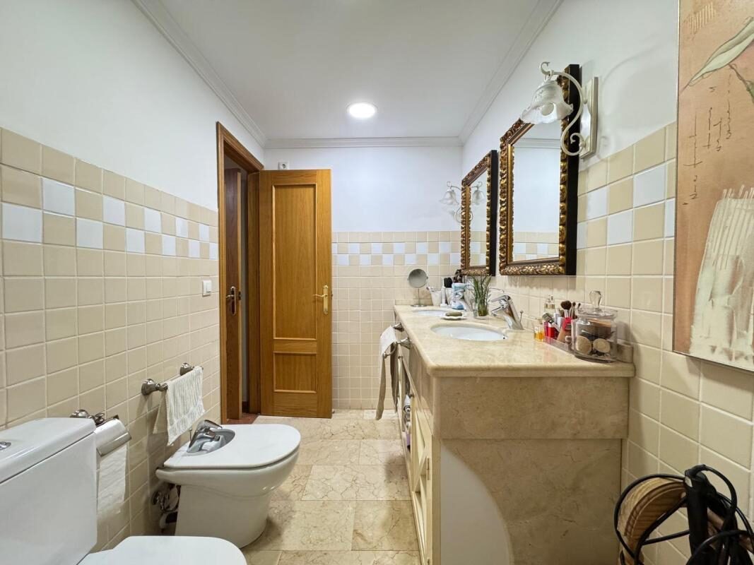 Apartment with 4 bedrooms, 256m² in Torrevieja, Spain [ID: 0152-618023]