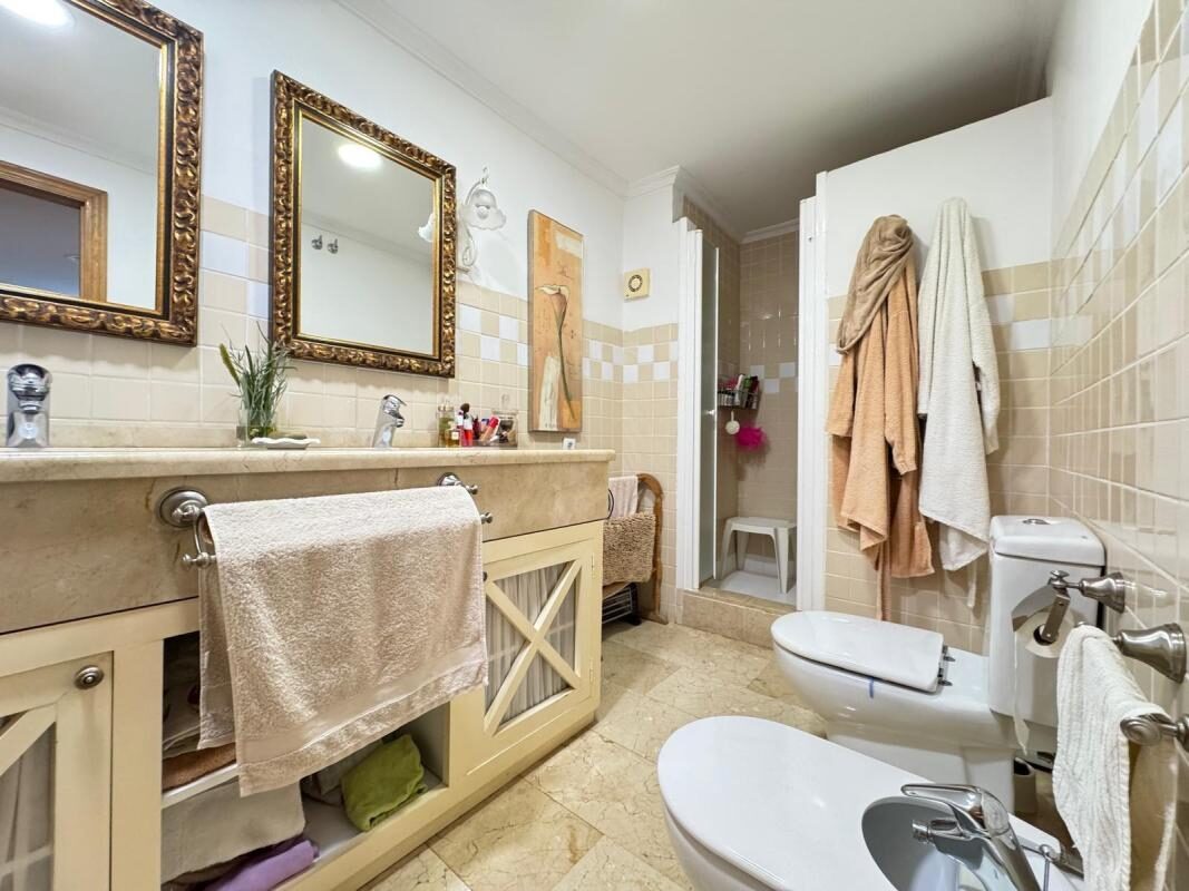 Apartment with 4 bedrooms, 256m² in Torrevieja, Spain [ID: 0152-618023]