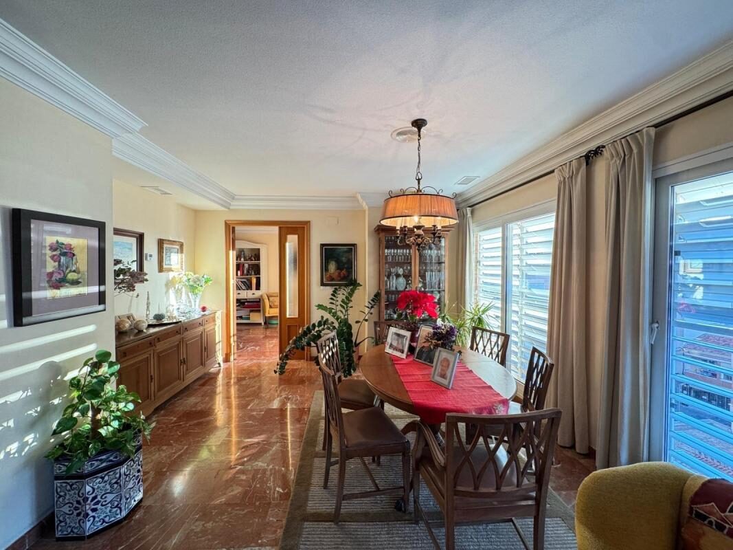 Apartment with 4 bedrooms, 256m² in Torrevieja, Spain [ID: 0152-618023]
