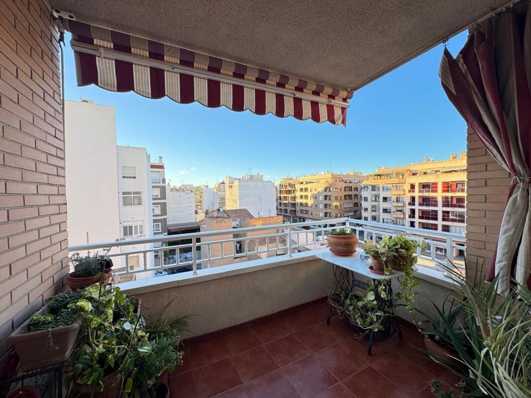 Apartment with 4 bedrooms, 256m² in Torrevieja, Spain [ID: 0152-618023]