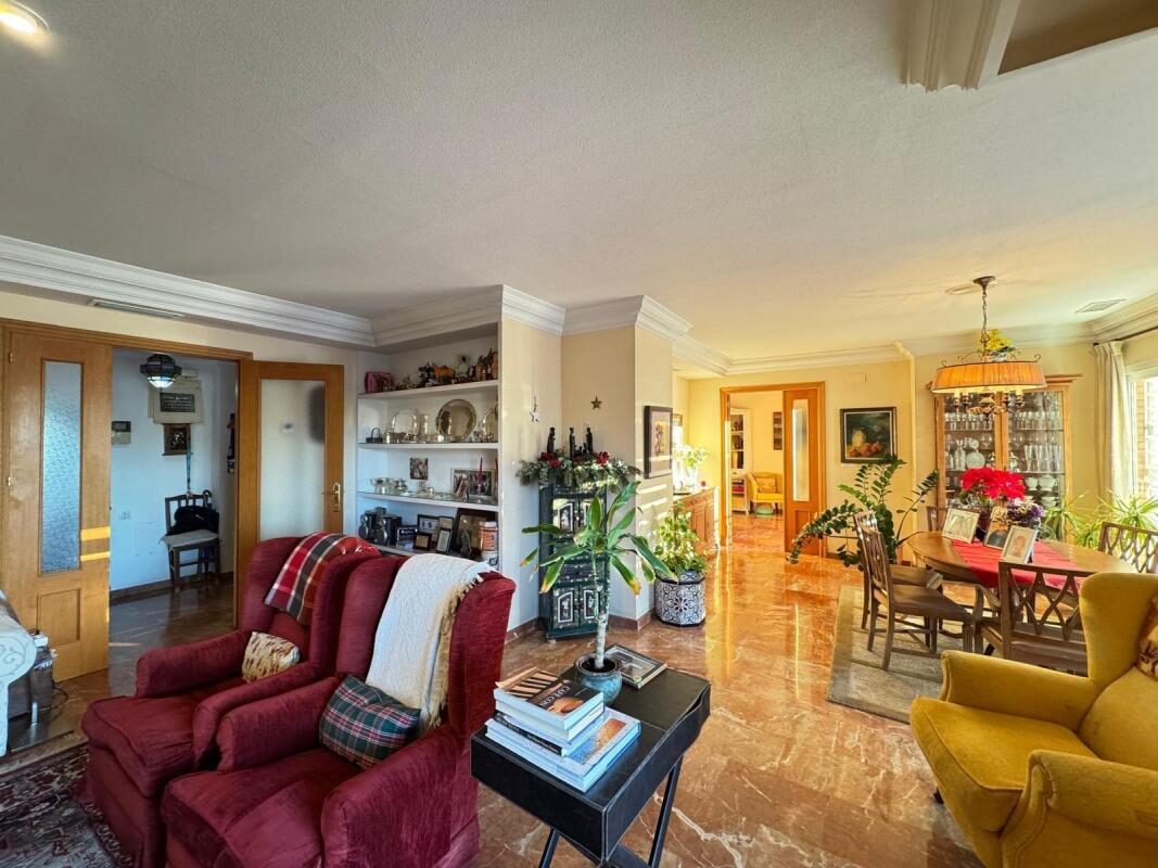 Apartment with 4 bedrooms, 256m² in Torrevieja, Spain [ID: 0152-618023]