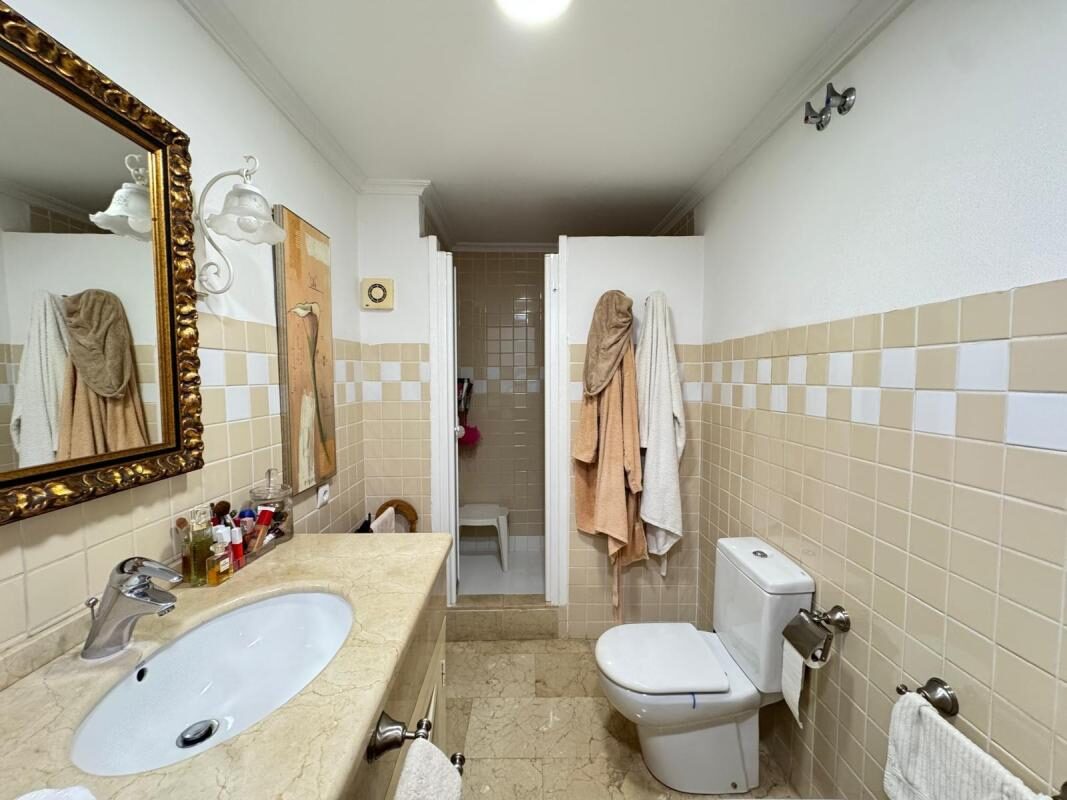 Apartment with 4 bedrooms, 256m² in Torrevieja, Spain [ID: 0152-618023]