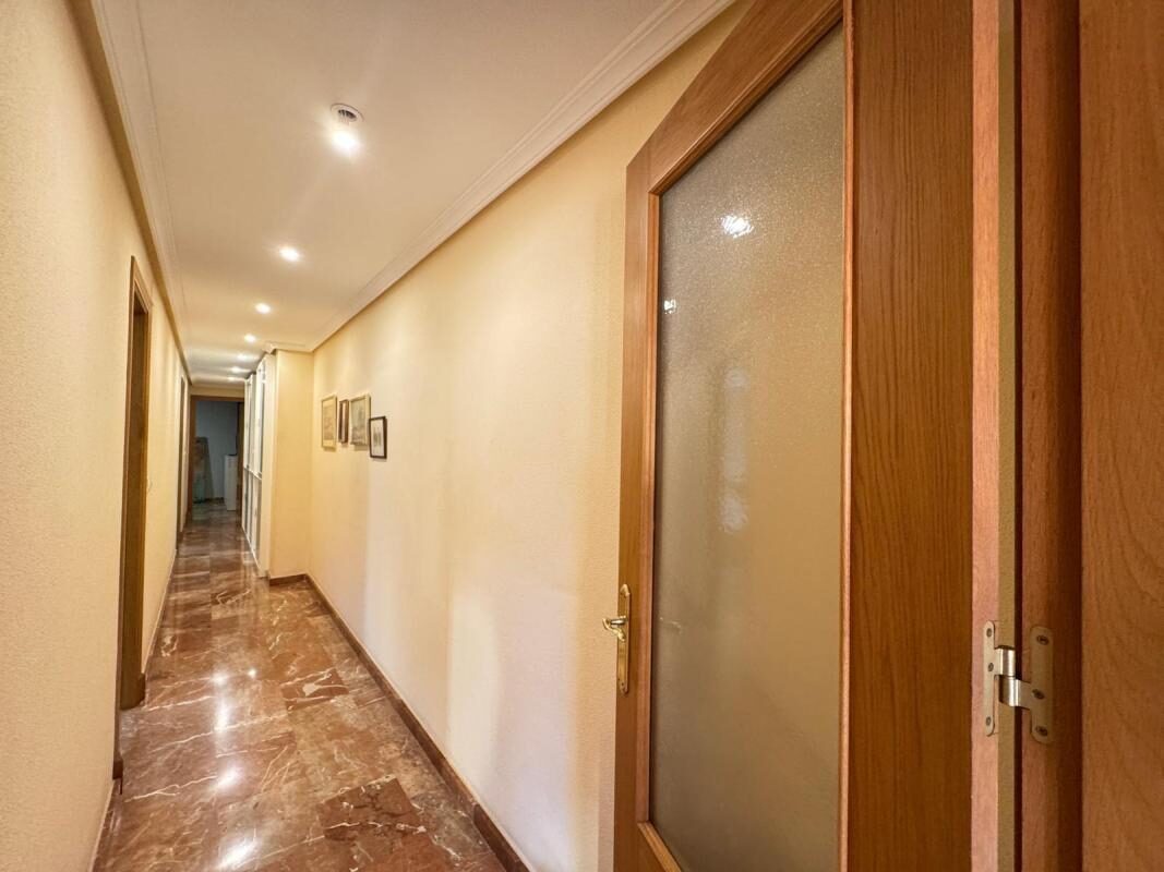 Apartment with 4 bedrooms, 256m² in Torrevieja, Spain [ID: 0152-618023]