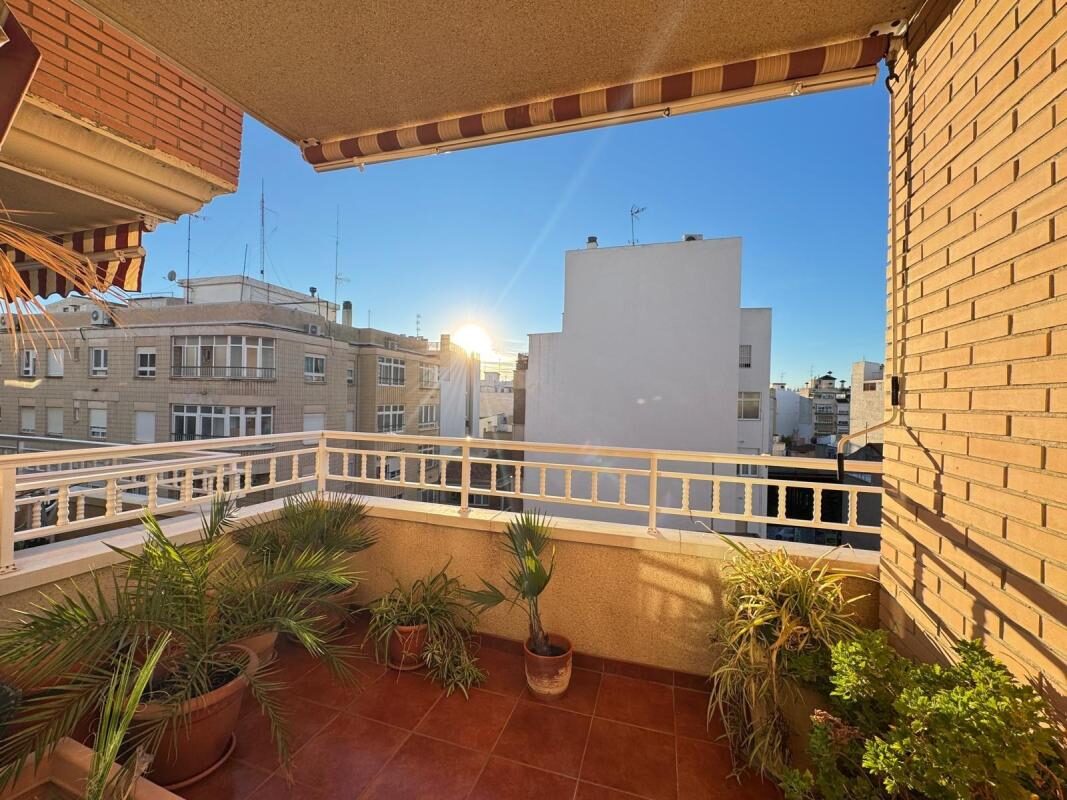 Apartment with 4 bedrooms, 256m² in Torrevieja, Spain [ID: 0152-618023]