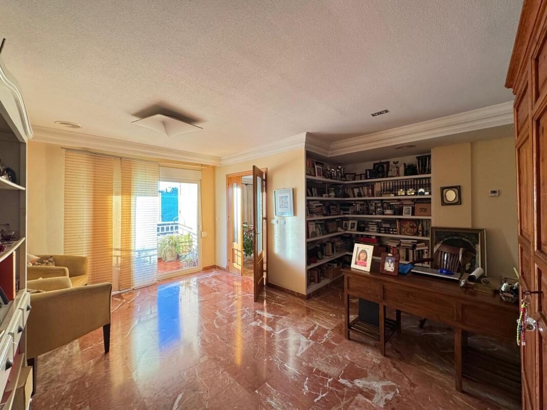 Apartment with 4 bedrooms, 256m² in Torrevieja, Spain [ID: 0152-618023]