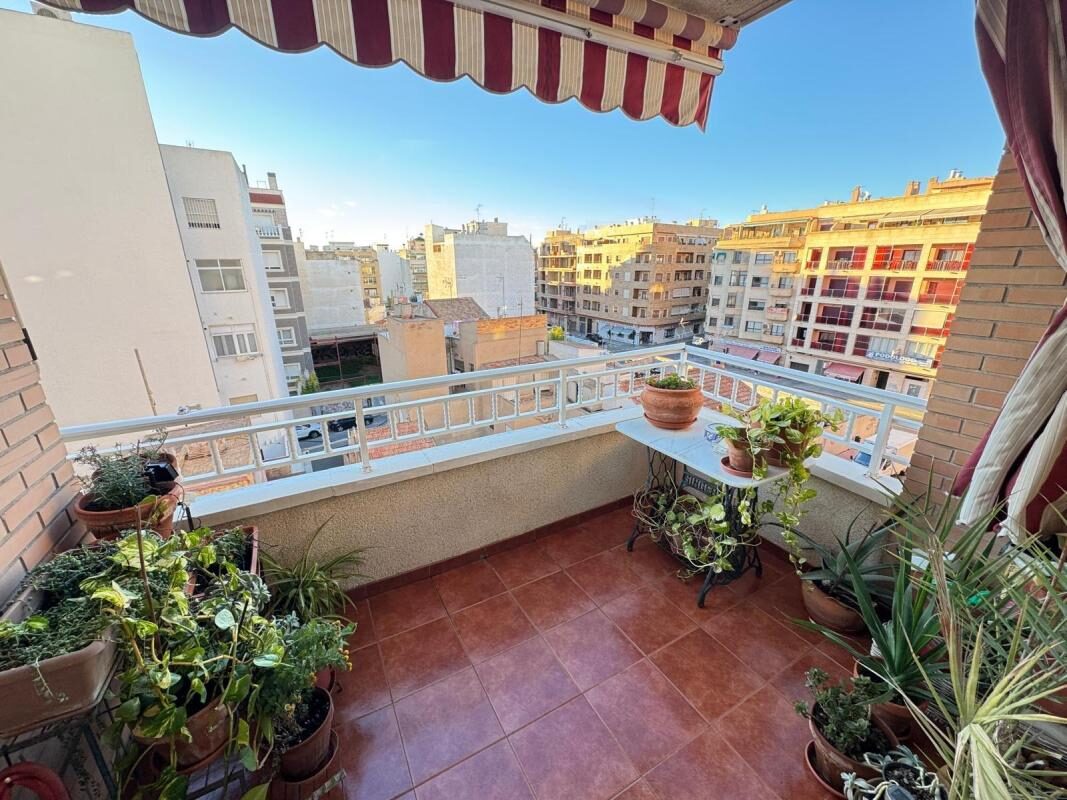 Apartment with 4 bedrooms, 256m² in Torrevieja, Spain [ID: 0152-618023]