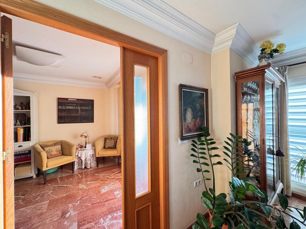 Apartment with 4 bedrooms, 256m² in Torrevieja, Spain [ID: 0152-618023]