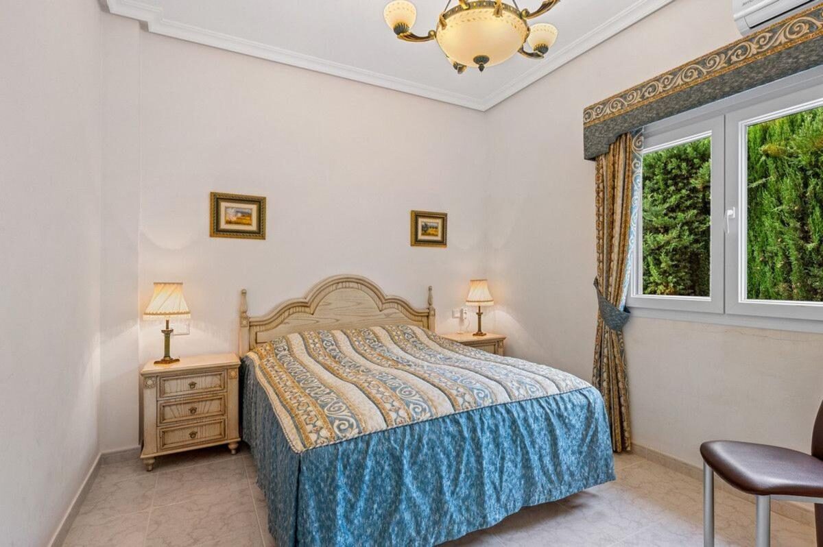 Вілла з 4 спальнями, 292м² в Рохалес, Іспанія [ID: 0152-617527]