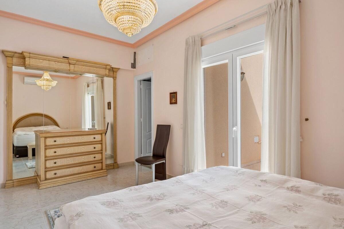 Вілла з 4 спальнями, 292м² в Рохалес, Іспанія [ID: 0152-617527]