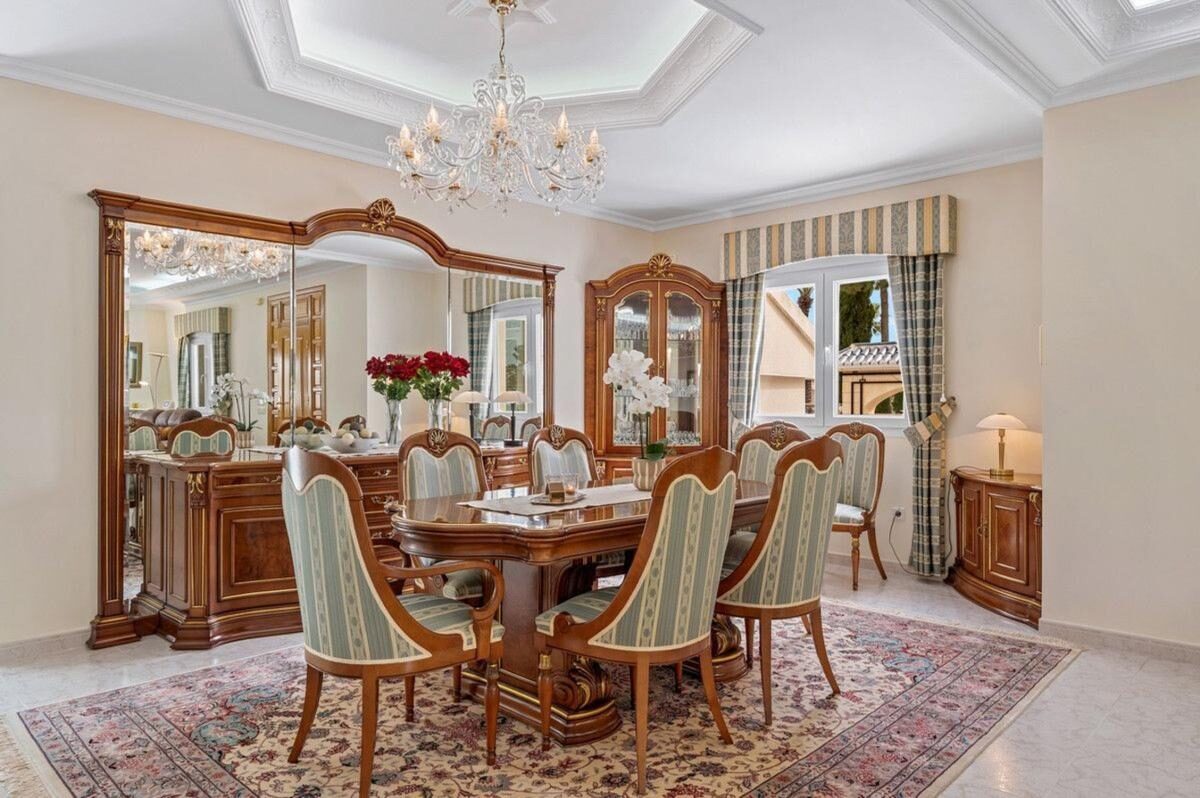Вілла з 4 спальнями, 292м² в Рохалес, Іспанія [ID: 0152-617527]