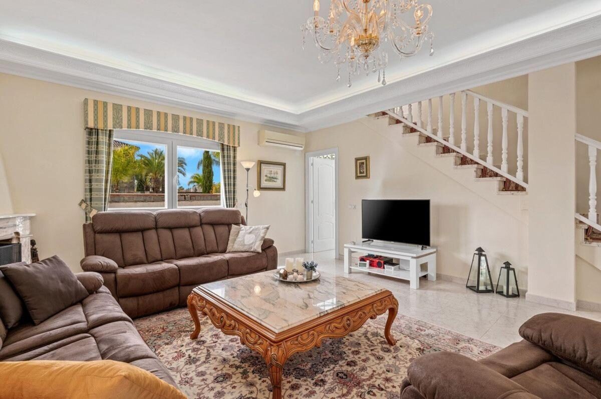 Вілла з 4 спальнями, 292м² в Рохалес, Іспанія [ID: 0152-617527]