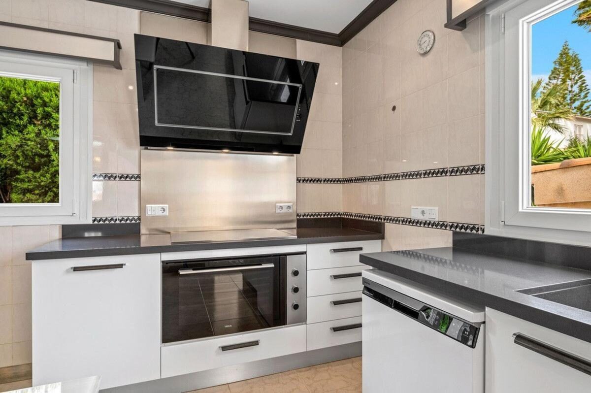 Вілла з 4 спальнями, 292м² в Рохалес, Іспанія [ID: 0152-617527]