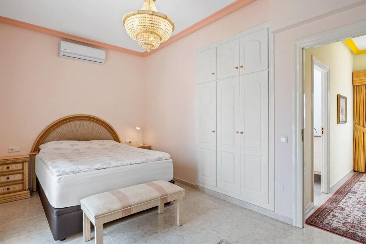 Вілла з 4 спальнями, 292м² в Рохалес, Іспанія [ID: 0152-617527]